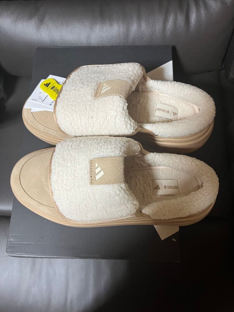 アディダス　ボア付き サンダル　ワンダーベージュ　24.5 正規品 韓国 アディダス☆24.5㎝☆ボア付き☆サンダル warm sand おまけ