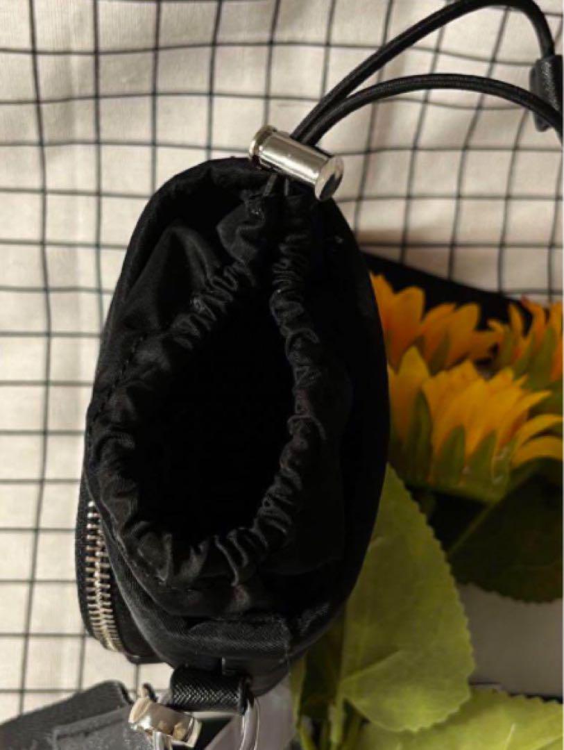 新品未使用　41PRADA　。プラダ　スマホショルダー　ブラック　1点限り3