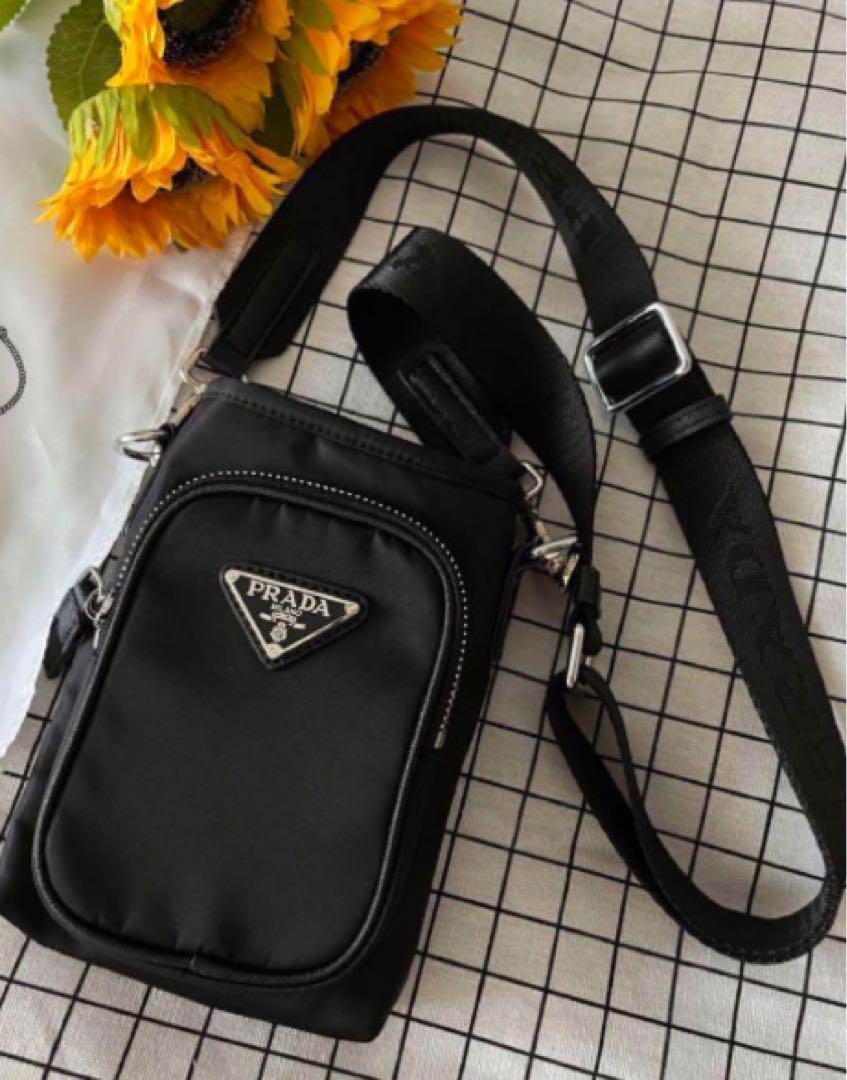 新品未使用　41PRADA　。プラダ　スマホショルダー　ブラック　1点限り3