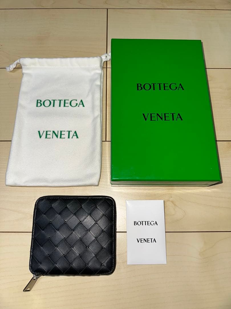 ボッテガヴェネタ コンパクトウォレット マキシイントレ22A/W ブラック ボッテガヴェネタ コンパクトウォレット マキシイントレ22A/W ブラック