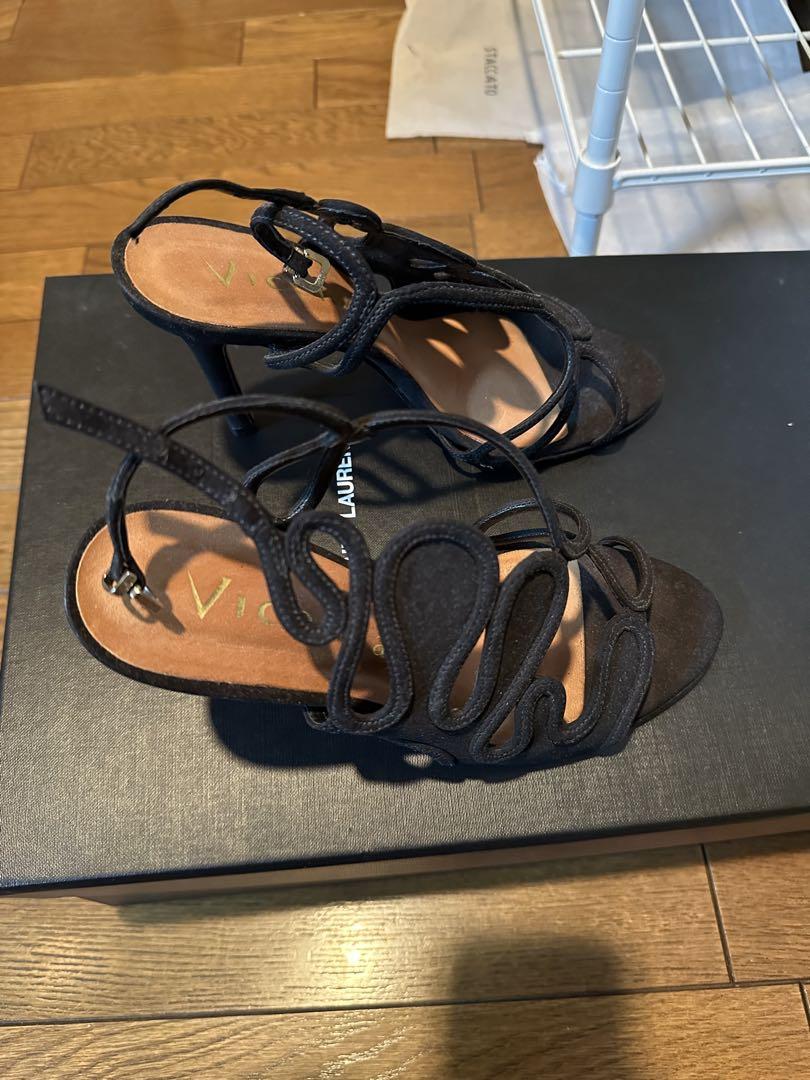 黒いストラップサンダル 高ヒール