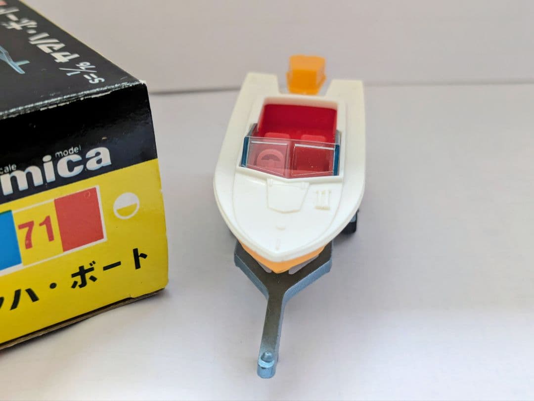 トミカ