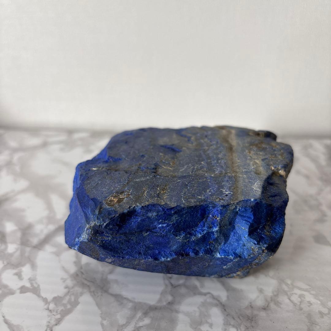 ラピスラズリ 原石 青色 重さ860ｇ　幅10㎝　鑑賞石 自然石 天然石 鉱物