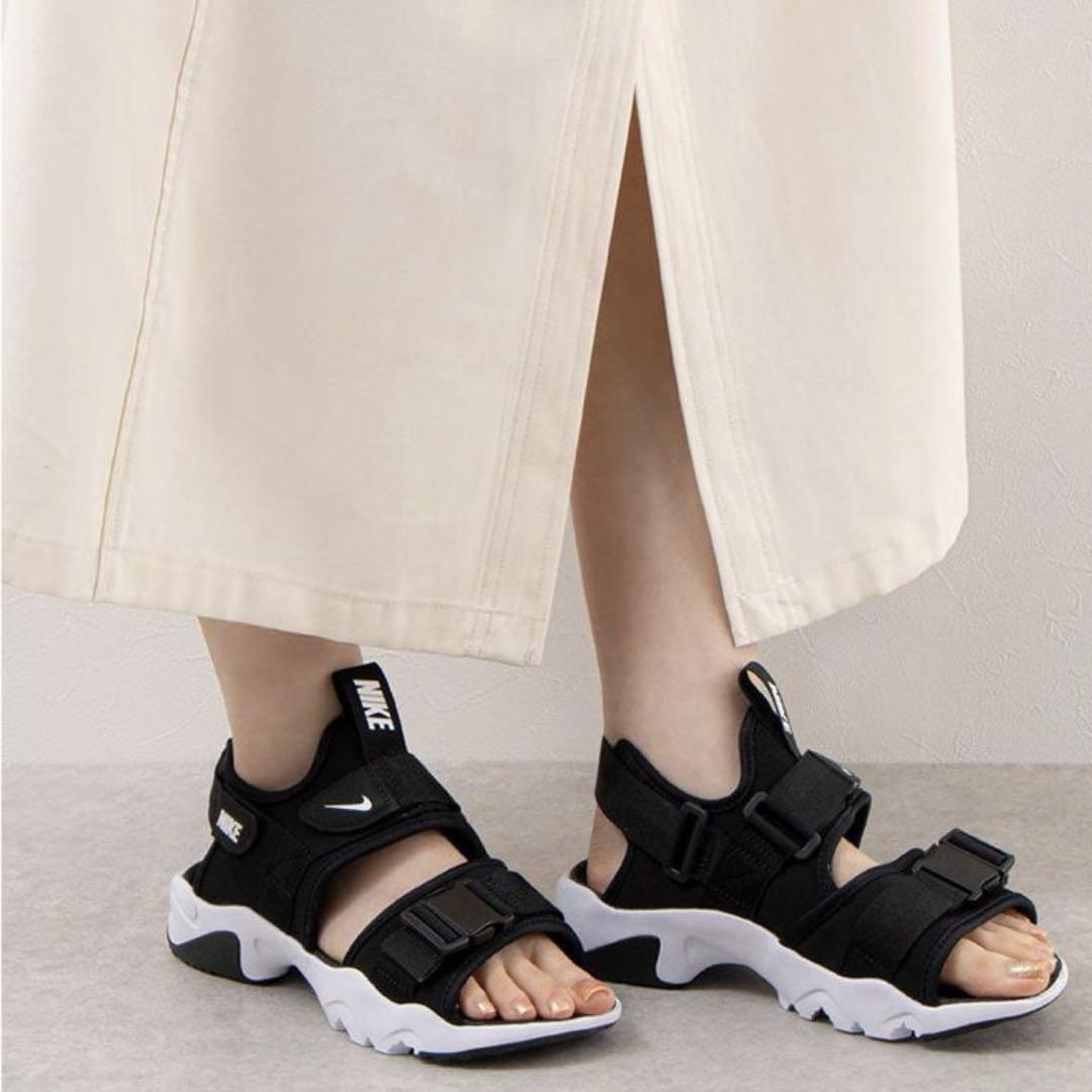 美品　NIKEナイキ　キャニオン　サンダル　24cm ブラック×ホワイト