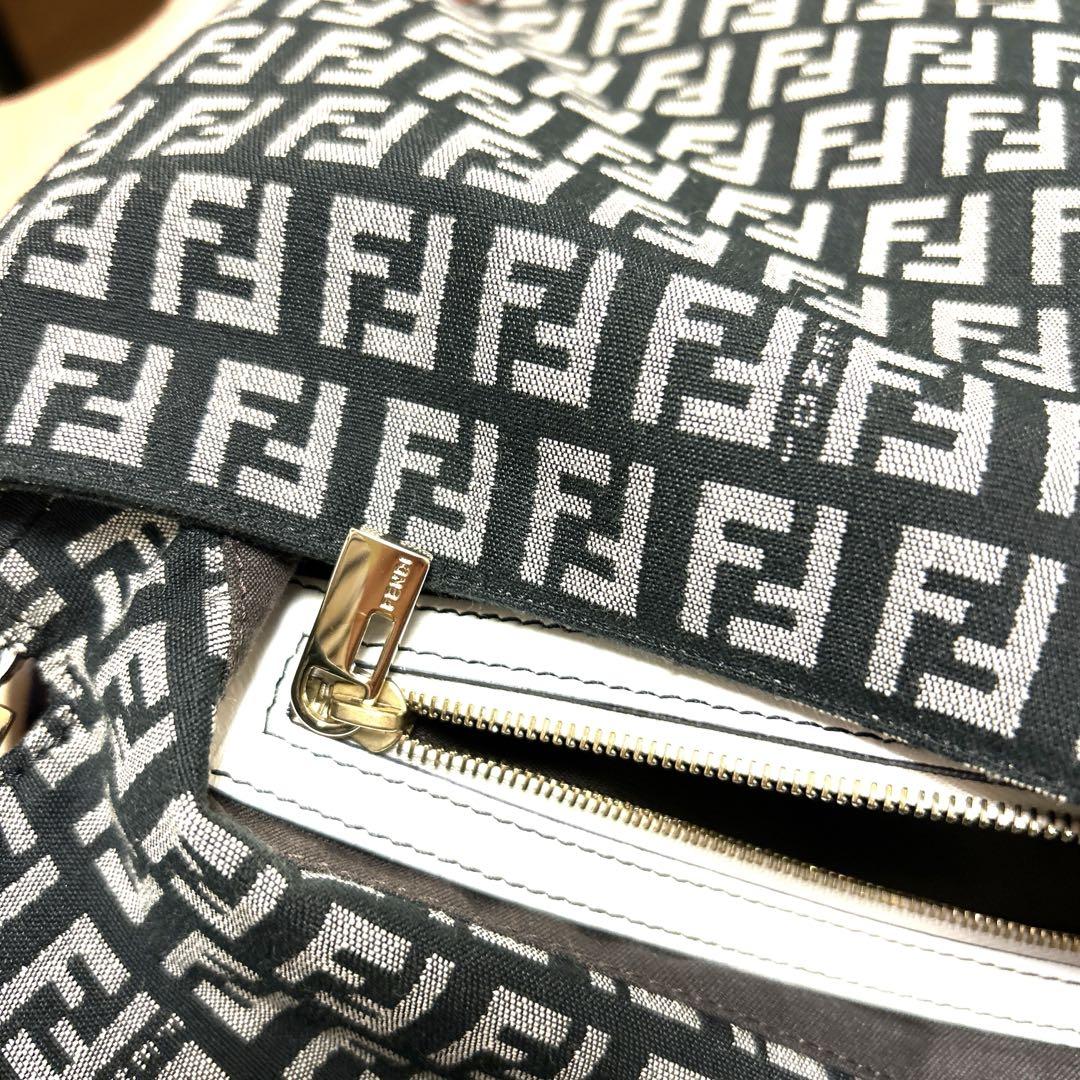 FENDI フェンディ ズッキーノ マンマバケット ショルダーバッグ