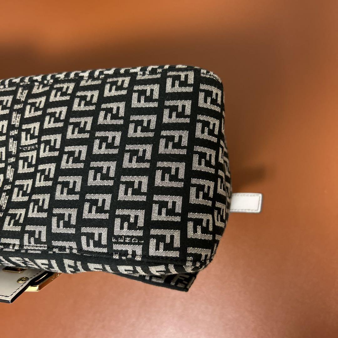 FENDI フェンディ ズッキーノ マンマバケット ショルダーバッグ