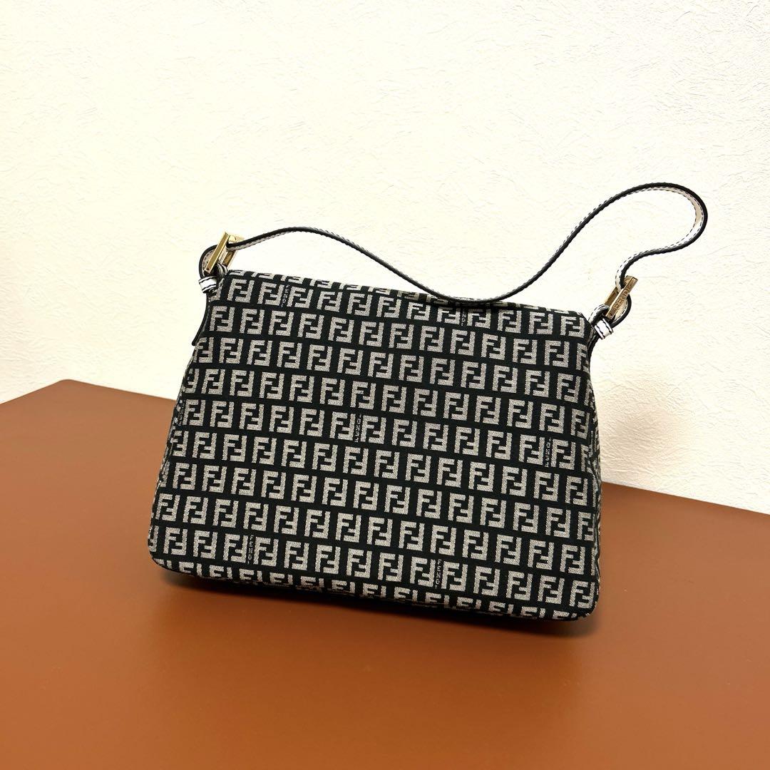 FENDI フェンディ ズッキーノ マンマバケット ショルダーバッグ