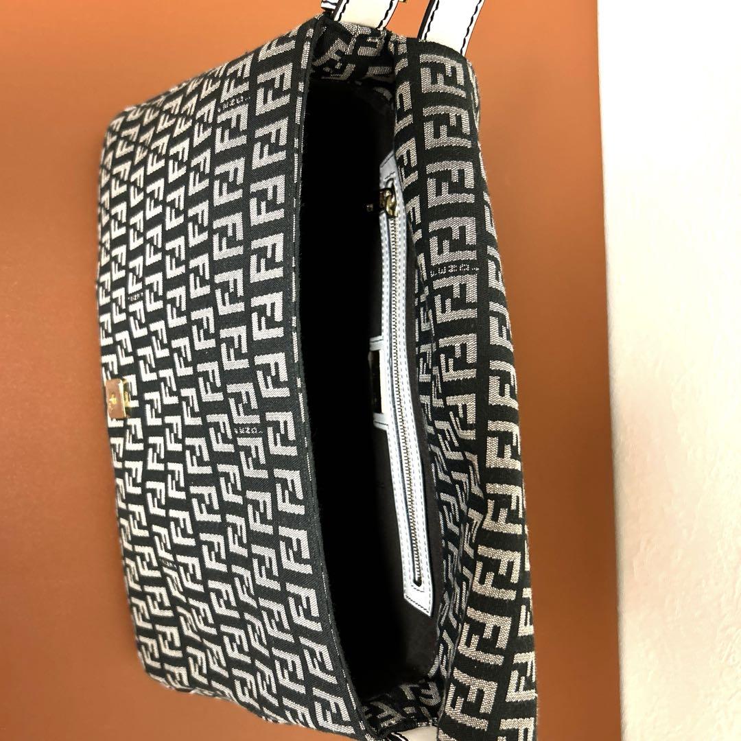 FENDI フェンディ ズッキーノ マンマバケット ショルダーバッグ