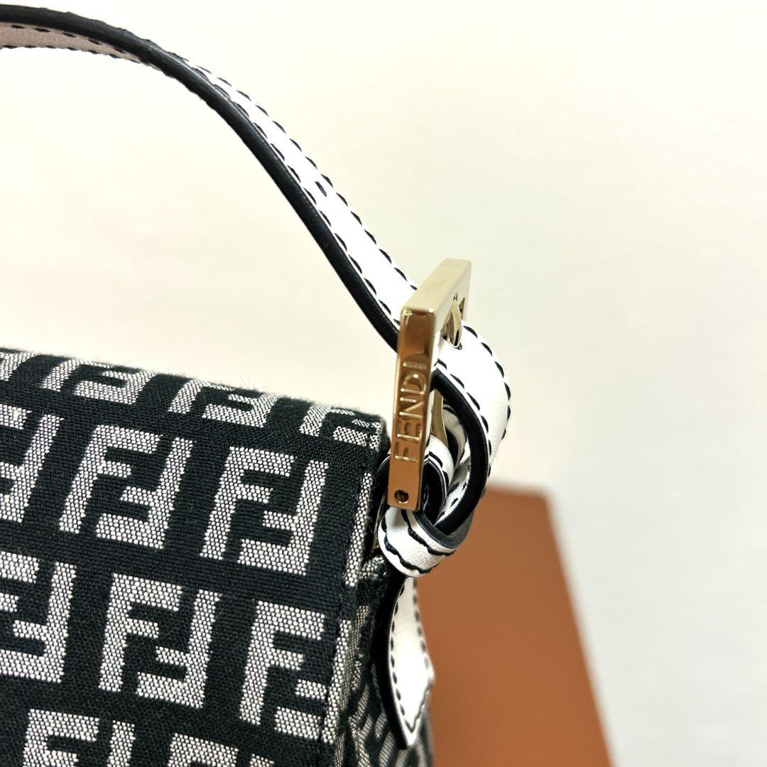 FENDI フェンディ ズッキーノ マンマバケット ショルダーバッグ