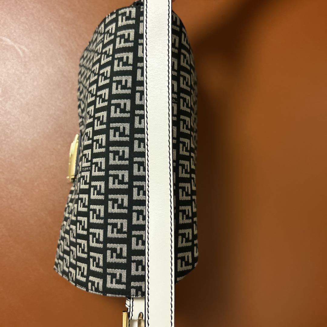 FENDI フェンディ ズッキーノ マンマバケット ショルダーバッグ