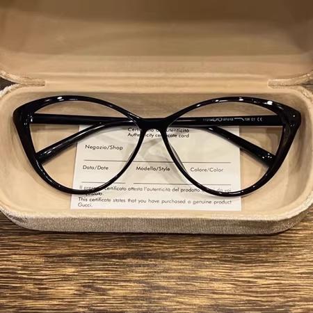 Gucci ブラック キャットアイ メガネ