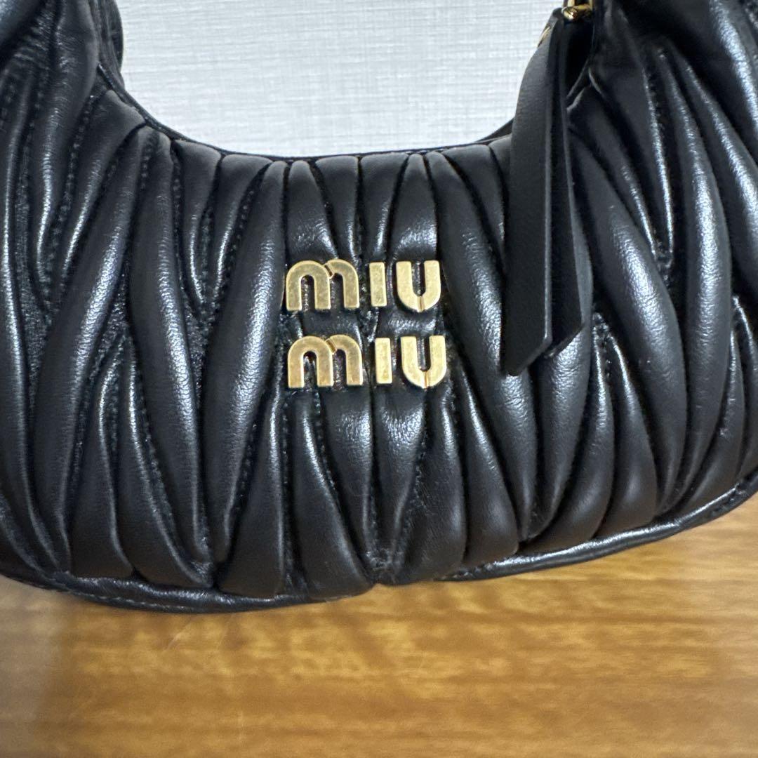 美品♡miumiu ワンダー マテラッセレザー ホーボーミニバッグ