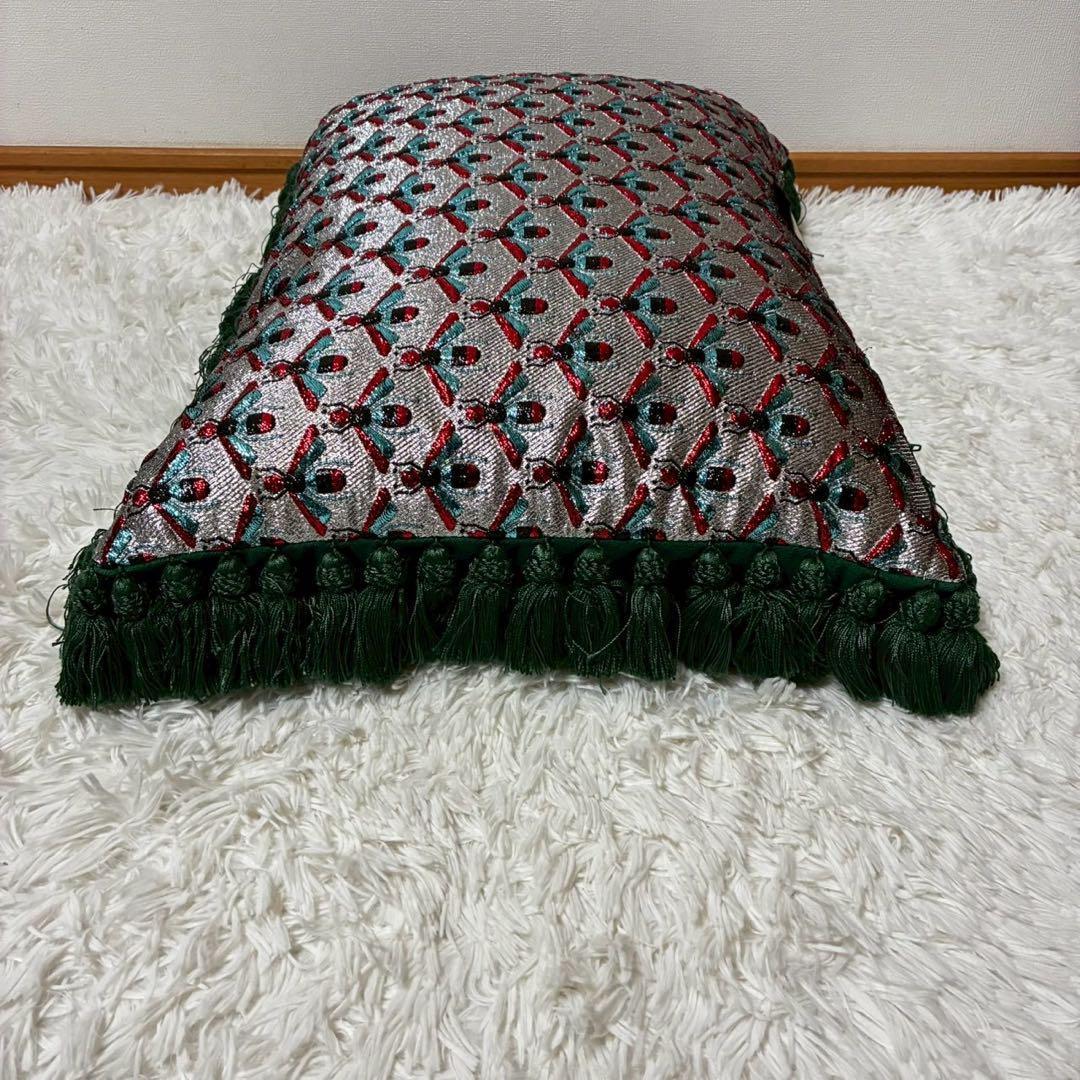 GUCCI クッション　新品未使用 未使用級 GUCCI クッション グリーン フリンジ タイガー ハチ