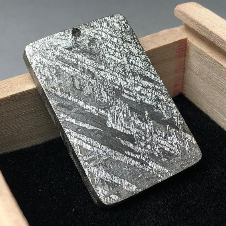 隕石 鉄隕石　アルタイ隕石　ペンダントトップ　ナチュラル　原石　重さ約42g 隕石 鉄隕石 アルタイ隕石 ペンダントトップ ナチュラル 原石 重