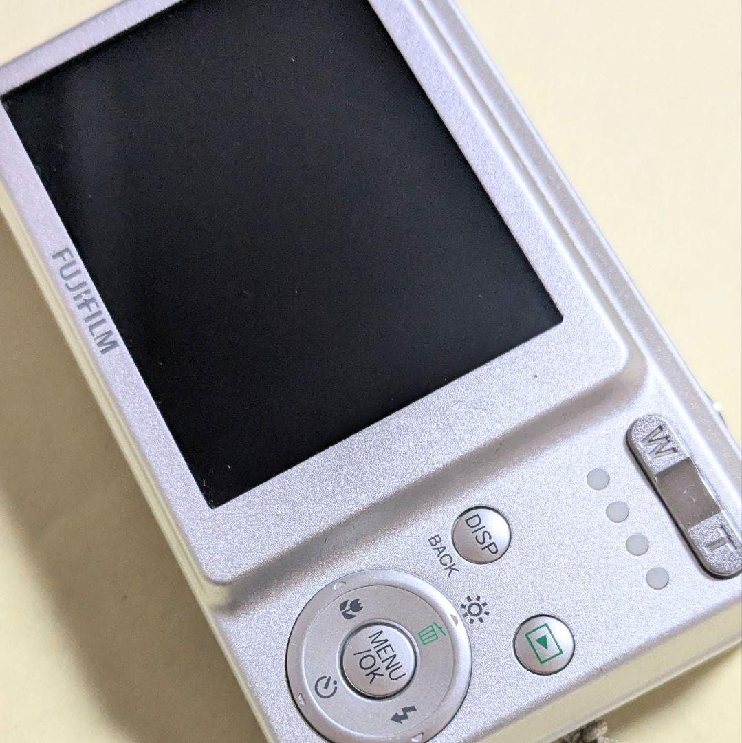 動作確認済★Fujifilm 8.2メガピクセル コンパクトデジタルカメラ