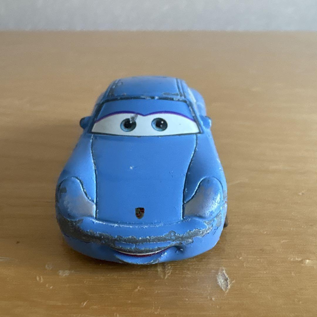 カーズトミカ　サリー　スタンダードタイプ カーズ トミカ サリー - メルカリ