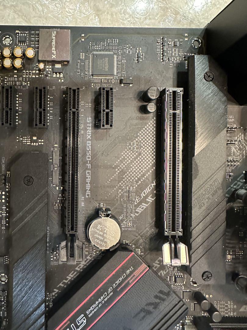 ROG STRIX B550-F GAMING ATX マザーボード(asus)