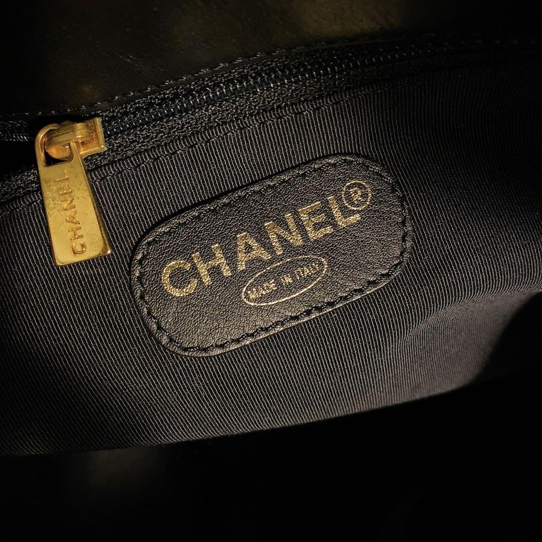 Chanel ショルダーバッグ (Gカード付き！)