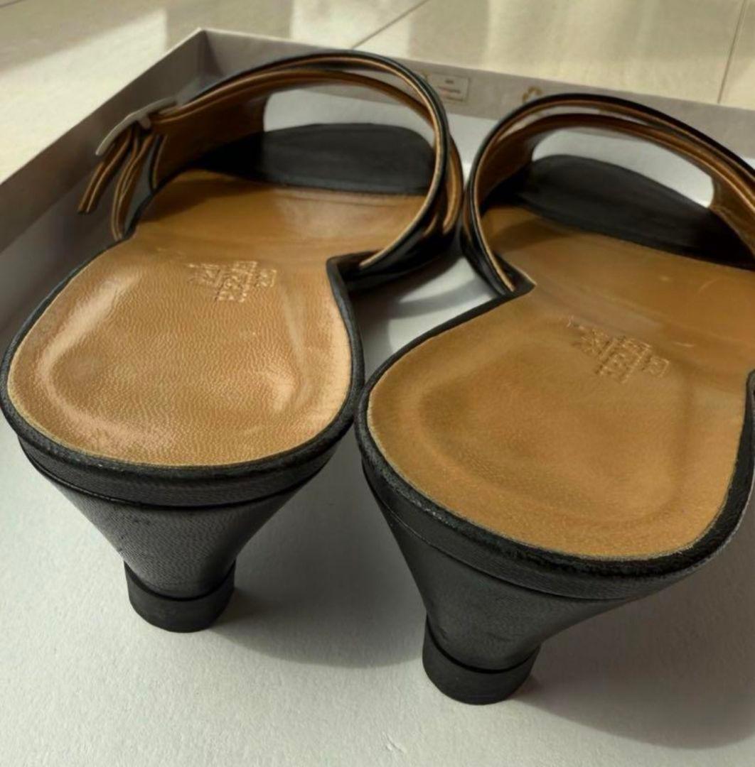 HERMES レザー クロスオーバー サンダル 黒と茶色 HERMES レザー クロスオーバー サンダル 黒と茶色