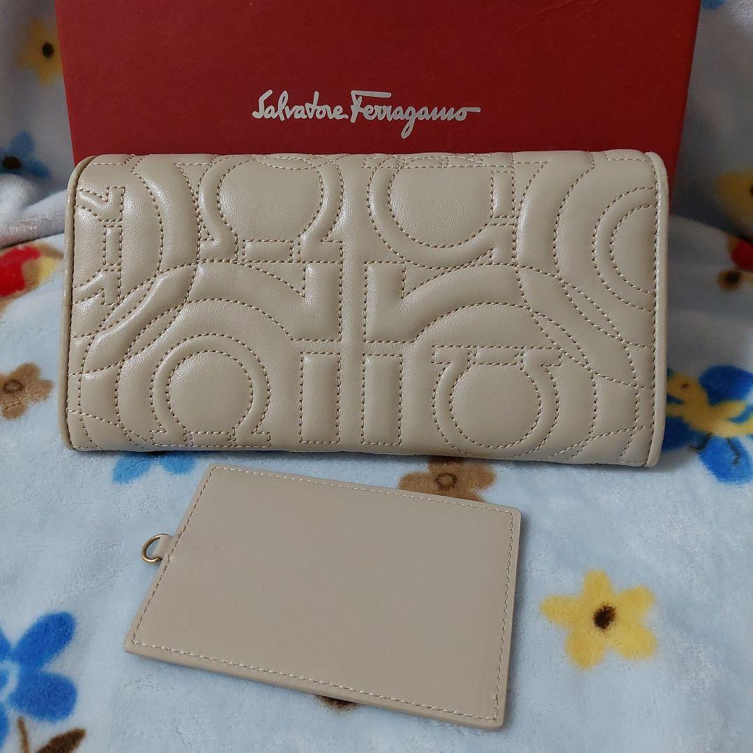 セール Salvatore Ferragamo フェラガモ 長財布｜Yahoo!フリマ