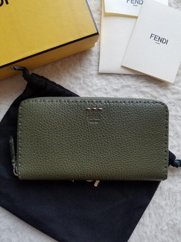 FENDI フェンディ セレリア ジップ アラウンド 長財布 グリーン