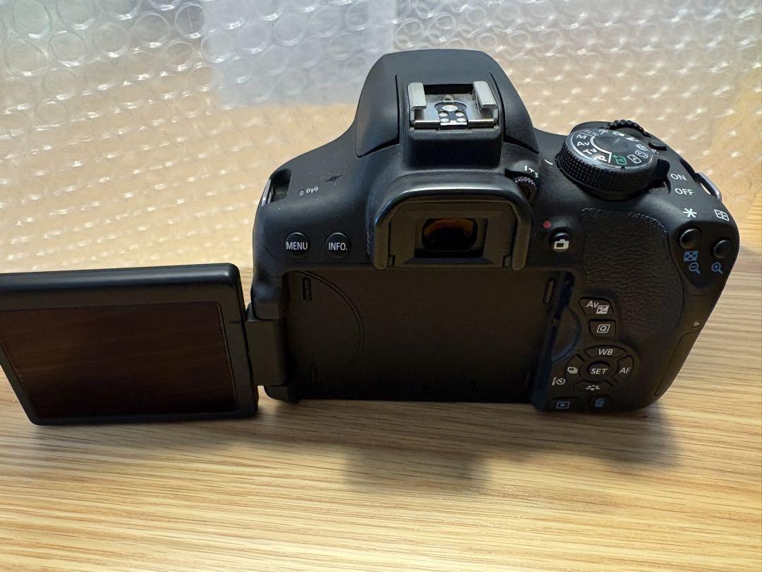 Canon EOS Kiss X8i 標準レンズセット