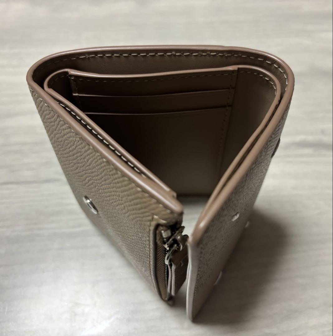三つ折り財布 ベージュ