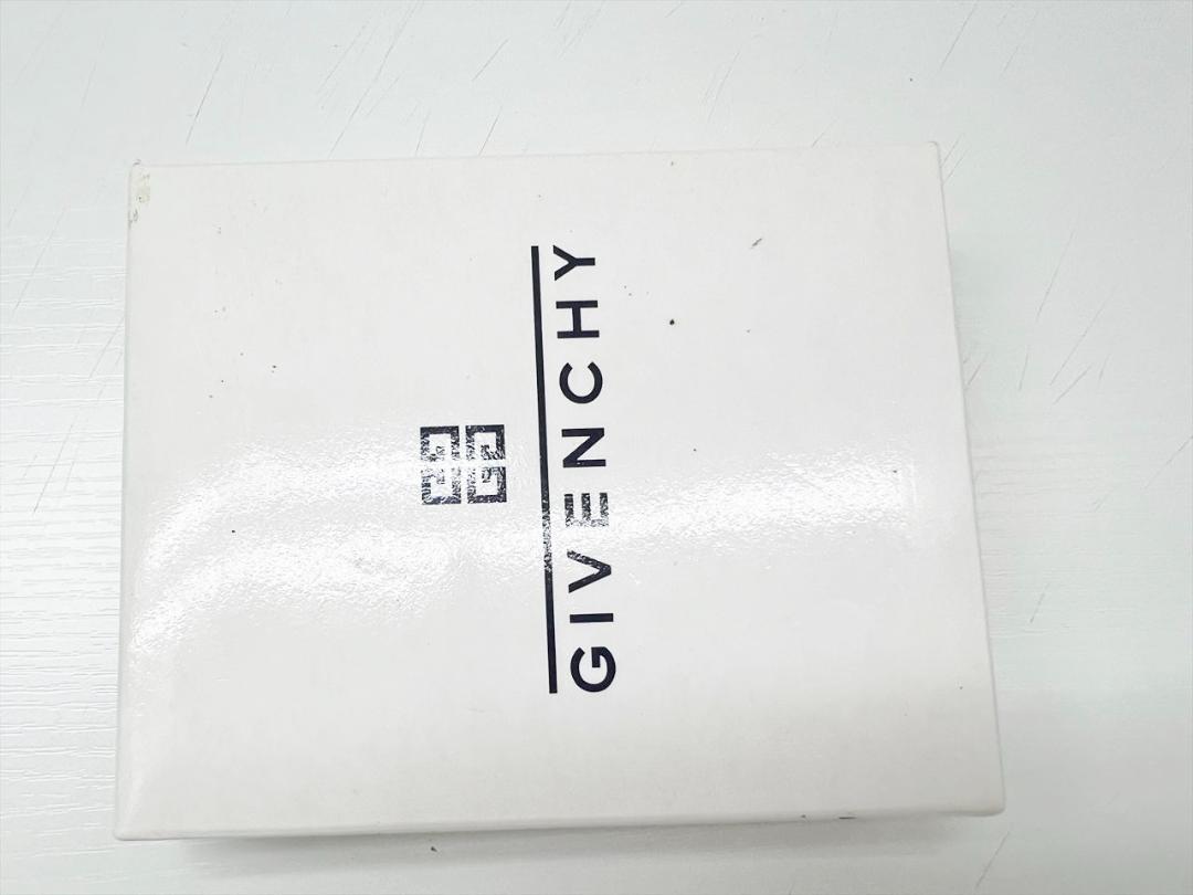 美品　 ジバンシィ　ロゴ　型押し　二つ折り財布　 小銭入れあり　黒　オールド