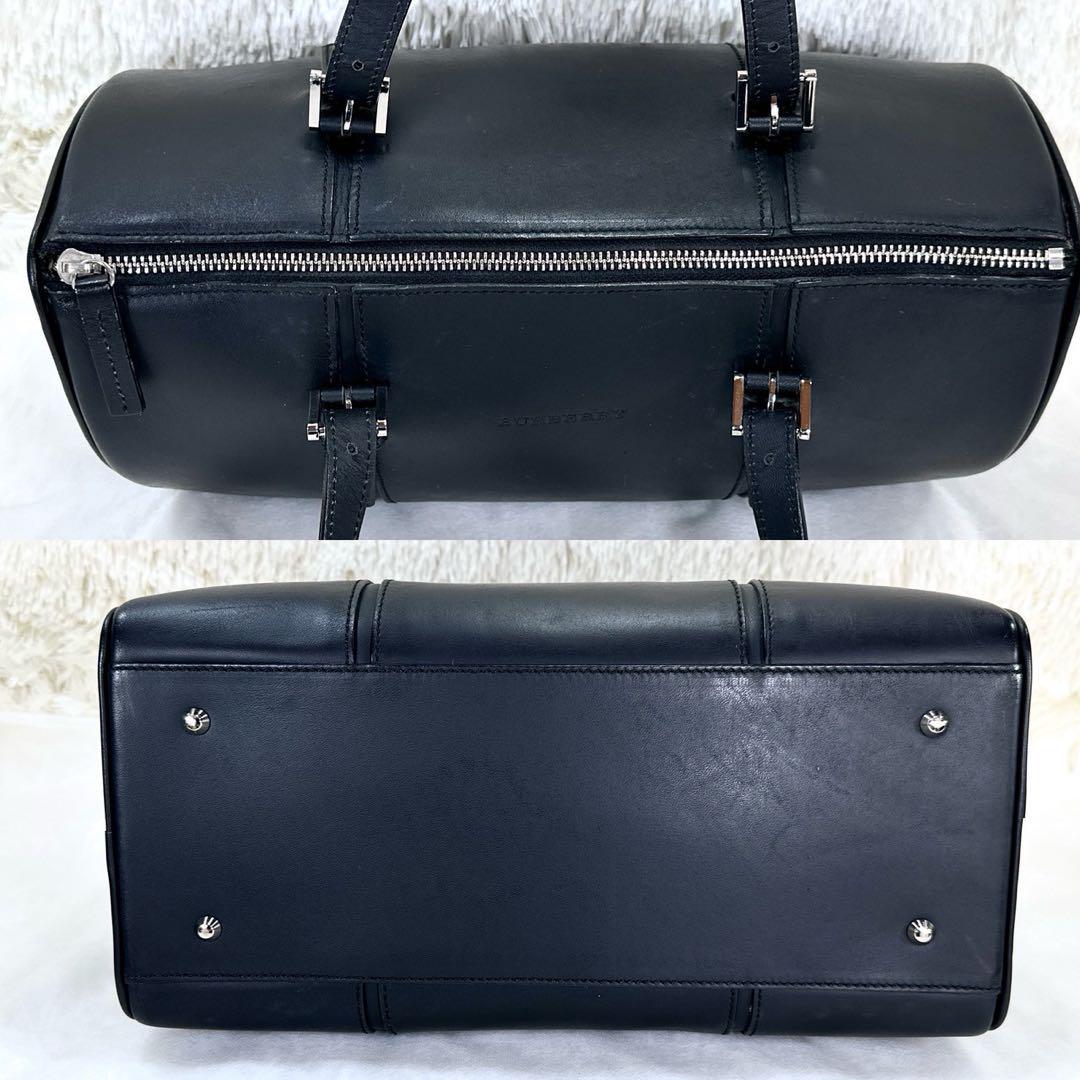 美品✨　バーバリー　パスケース　ノバチェック　型押し　ホースロゴ　シボレザー　黒 美品✨ バーバリー パスケース ノバチェック 型押し ホースロゴ