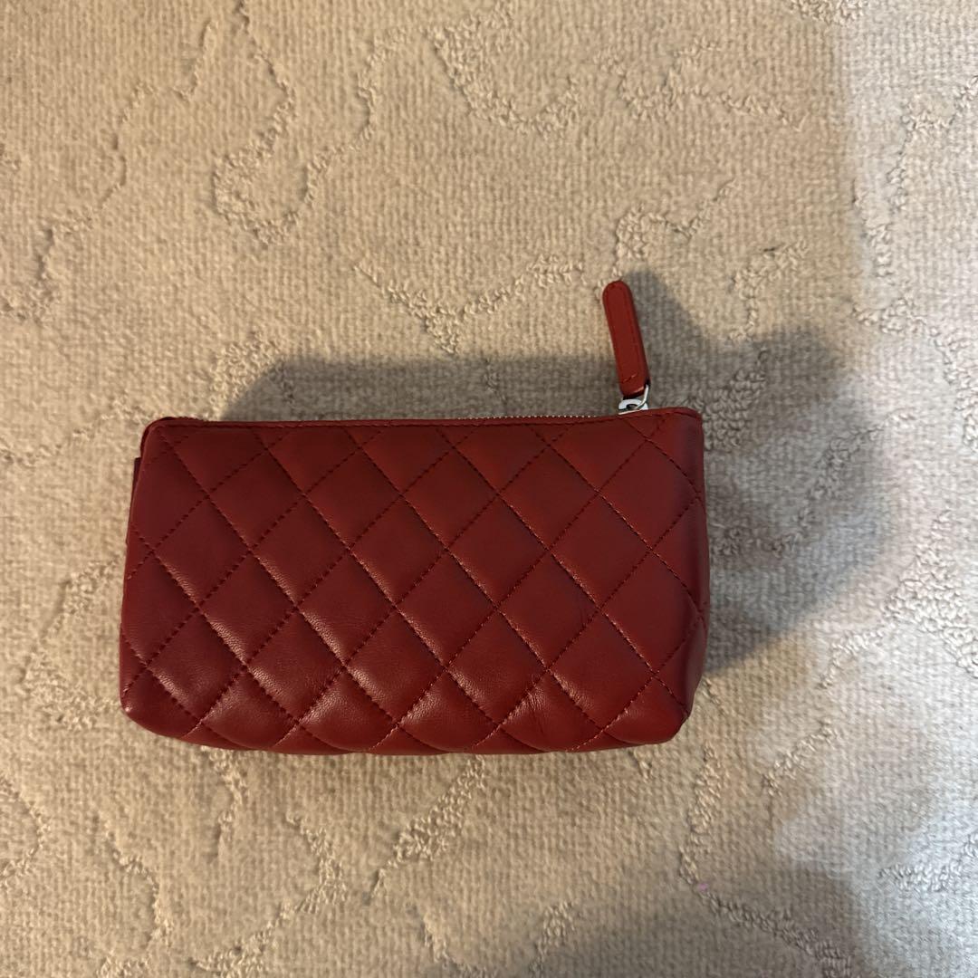 CHANEL 赤 キルティングポーチ
