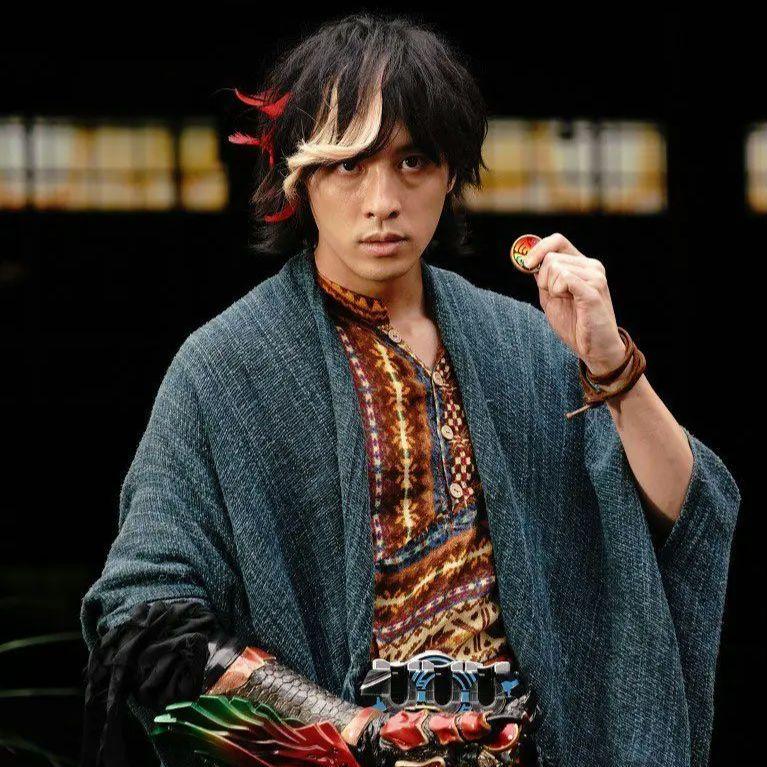 仮面ライダーオーズ　復活のコアメダル　火野映司　衣装 5/14まで出品]仮面ライダーオーズ火野映司着用衣装パープル