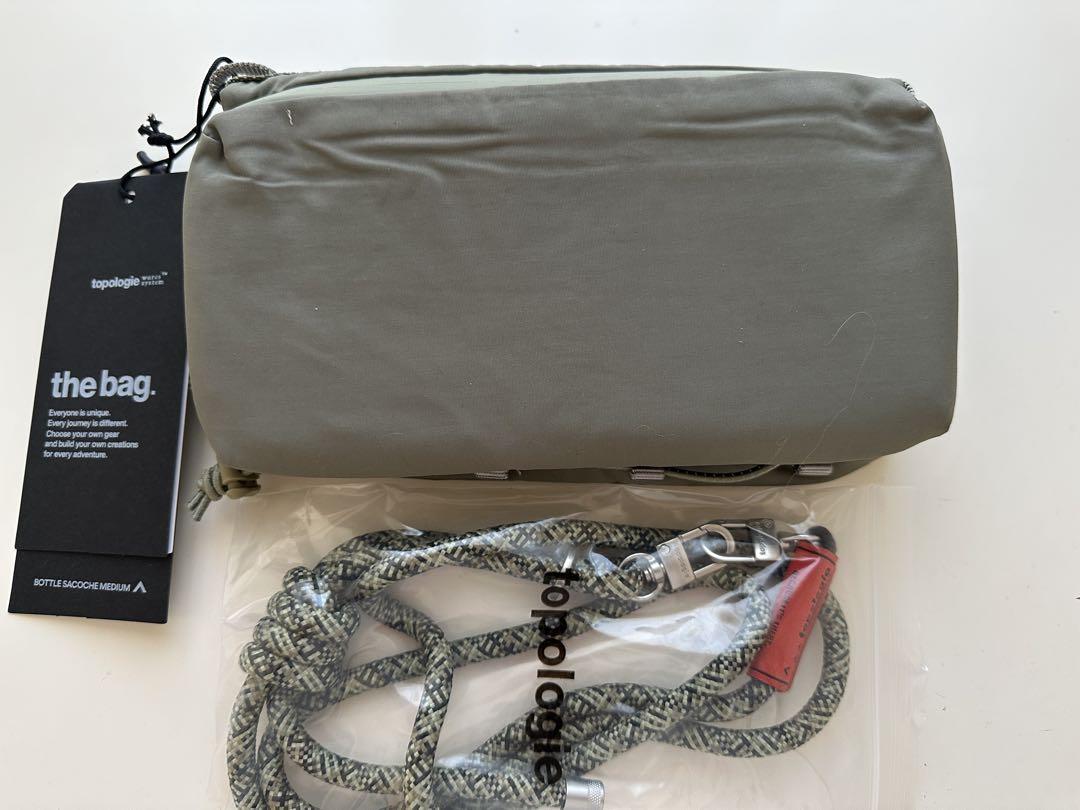 【新品未使用】 Topologie ボトルサコッシュ（ストラップ付き) 新品未使用❣️ topologie ボトルサコッシュ（ストラップ付き