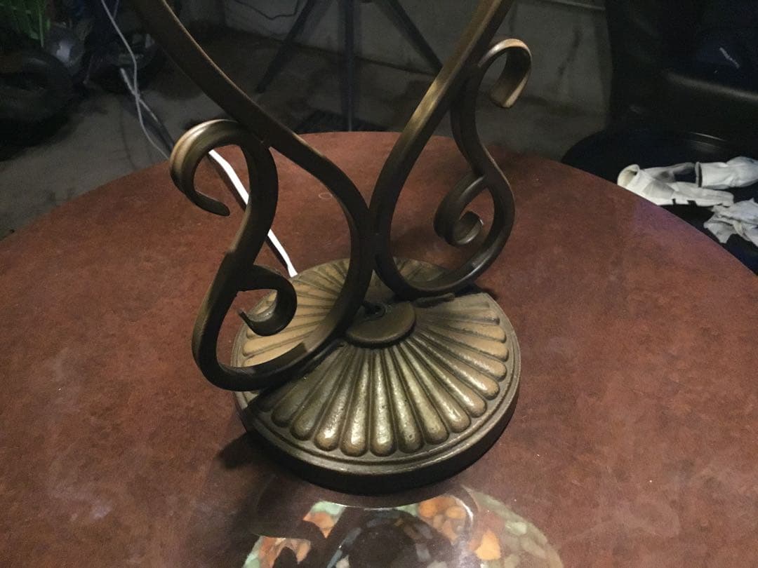 バラと葡萄柄のハンドメイドの艶やかなステンドグラスランプ目立った傷や汚れなし