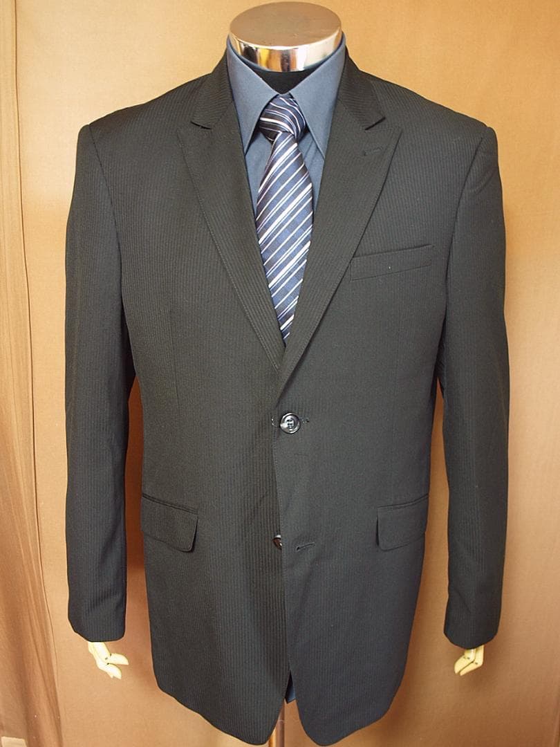 W調節可2ボタンスーツ 約AB7~AB8 黒地x織ストライプ柄オールシーズン2XL(3L)