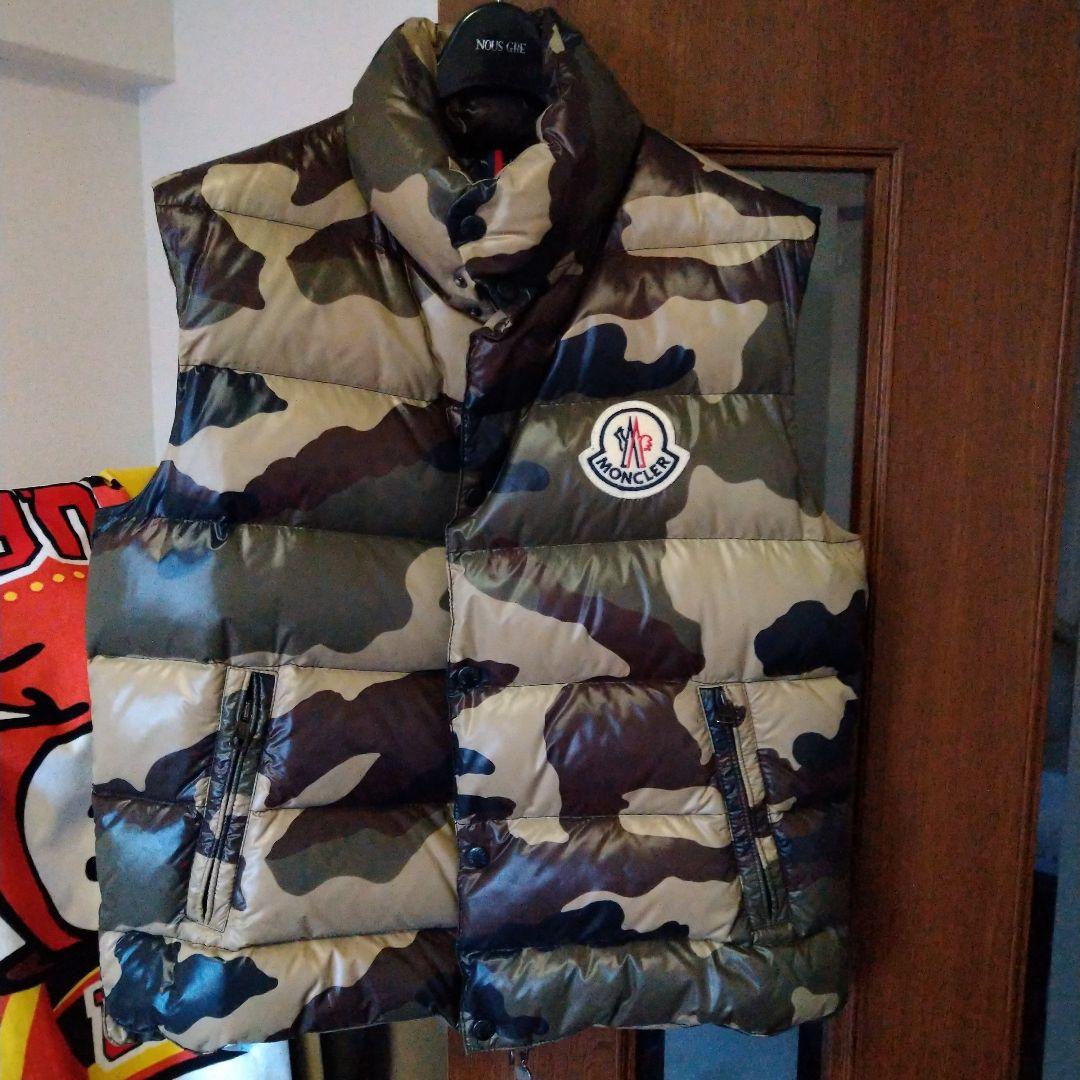 Moncler 迷彩柄 ダウンベスト MONCLER 迷彩 ダウンベスト - メルカリ
