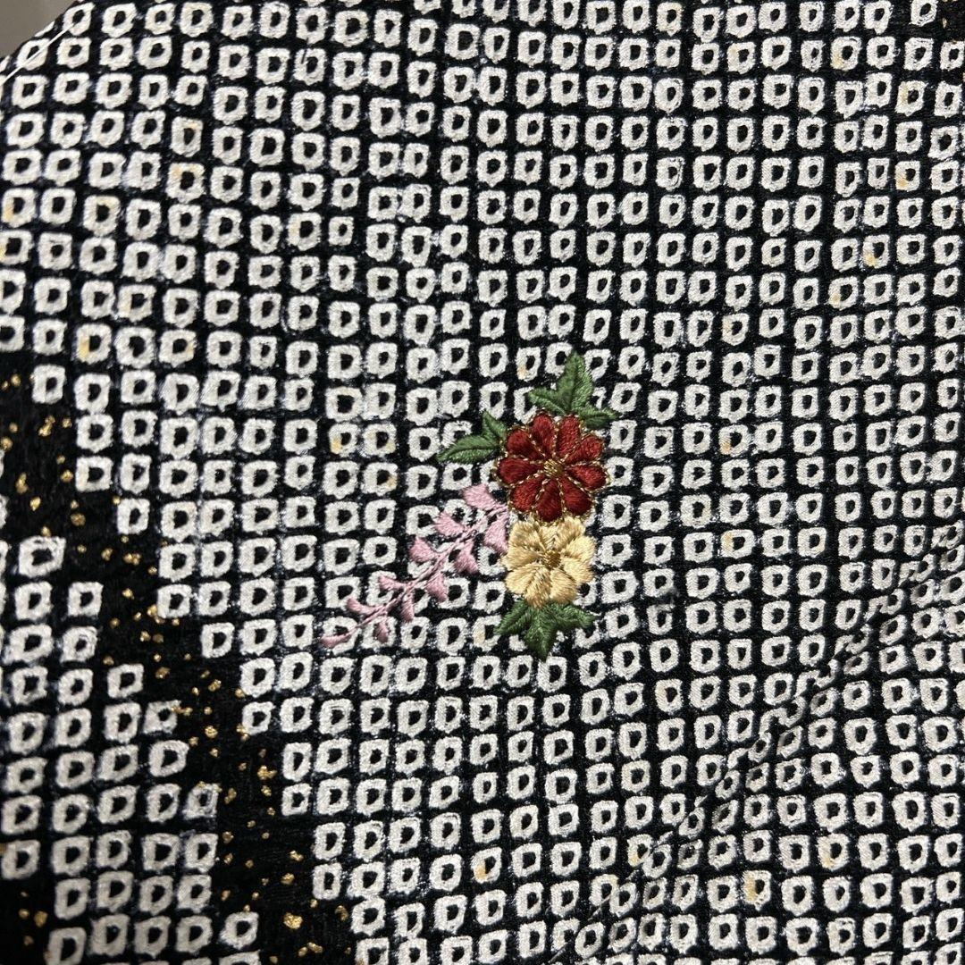 付け下げ　総絞り　刺繍　流線　菊花　藤の花　モノトーン　着物　052a p