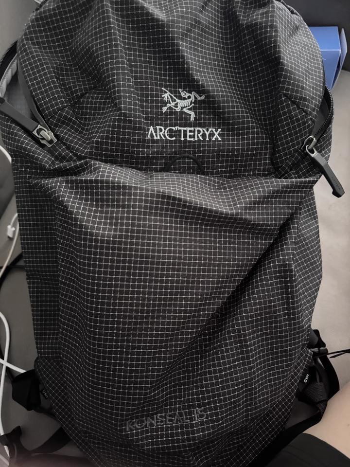 未使用ARC’TERYX KONSEAL 15 リュックです 黒