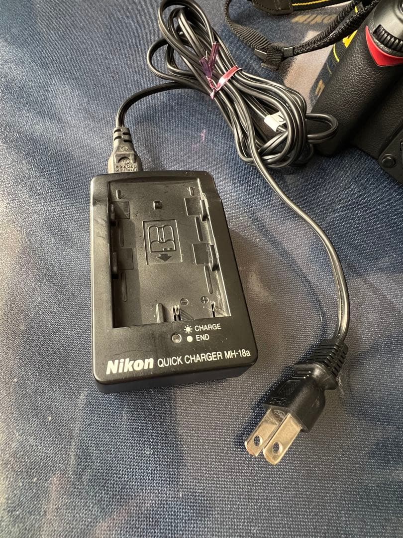 Nikon D90 レンズ3本、SD、充電器、純正バッグ、説明書の充実セット Nikon D90 レンズ3本、SD、充電器、純正バッグ、説明書の充実セット