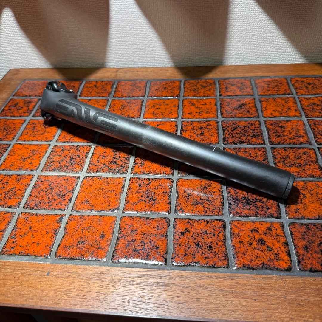 エンヴィ ENVE カーボン シートポスト Φ27.2 300mm目立った傷や汚れなし BRIGHTFACE_UK