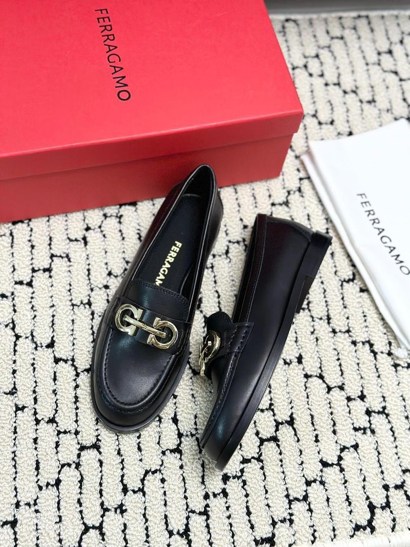 Ferragamo 黒 パンプス靴です