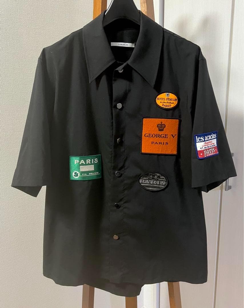 LIBERUM/STUDIOUS 別注ステッカーシャツ