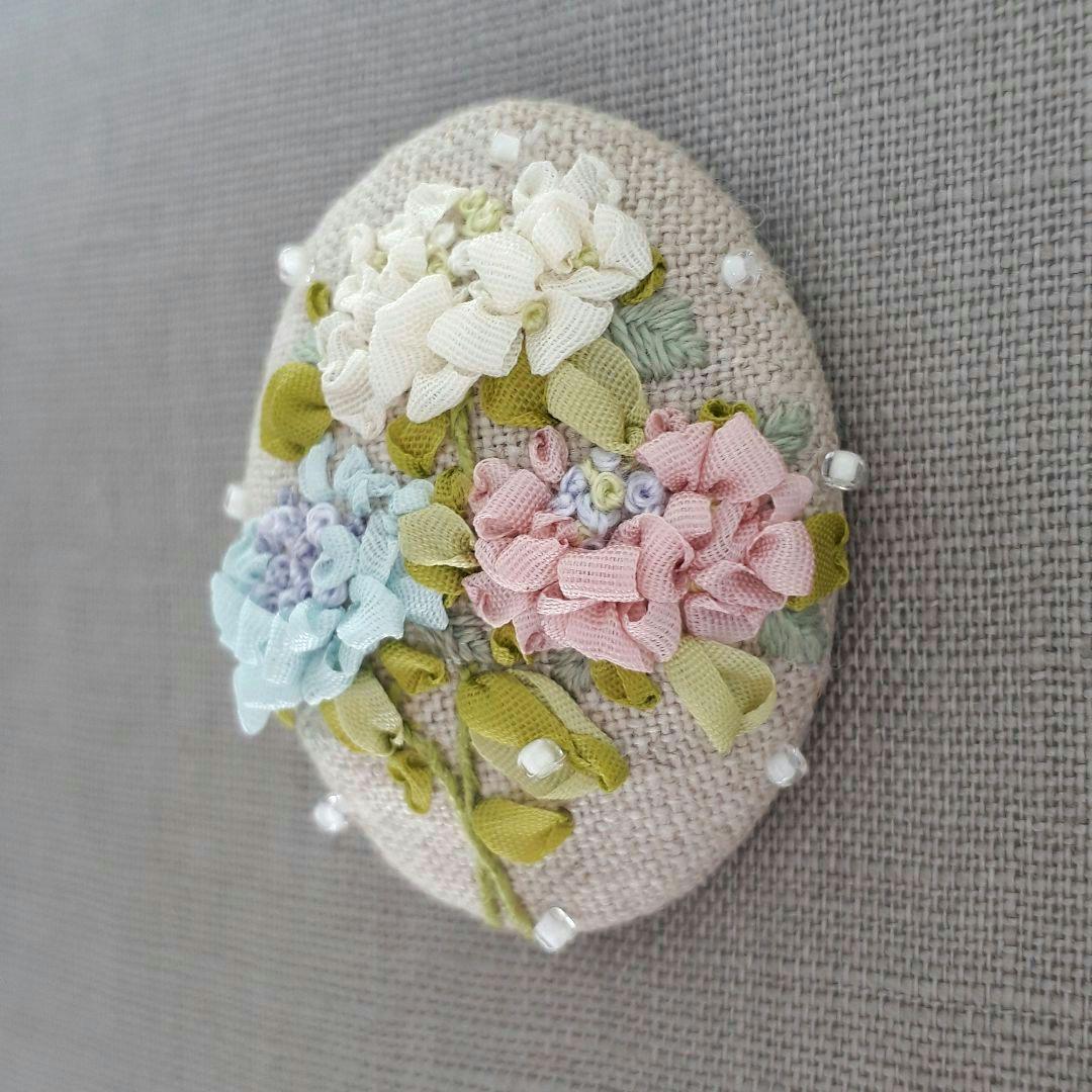 ハンドメイド リボン刺繍 ブローチ オーバル くるみボタン