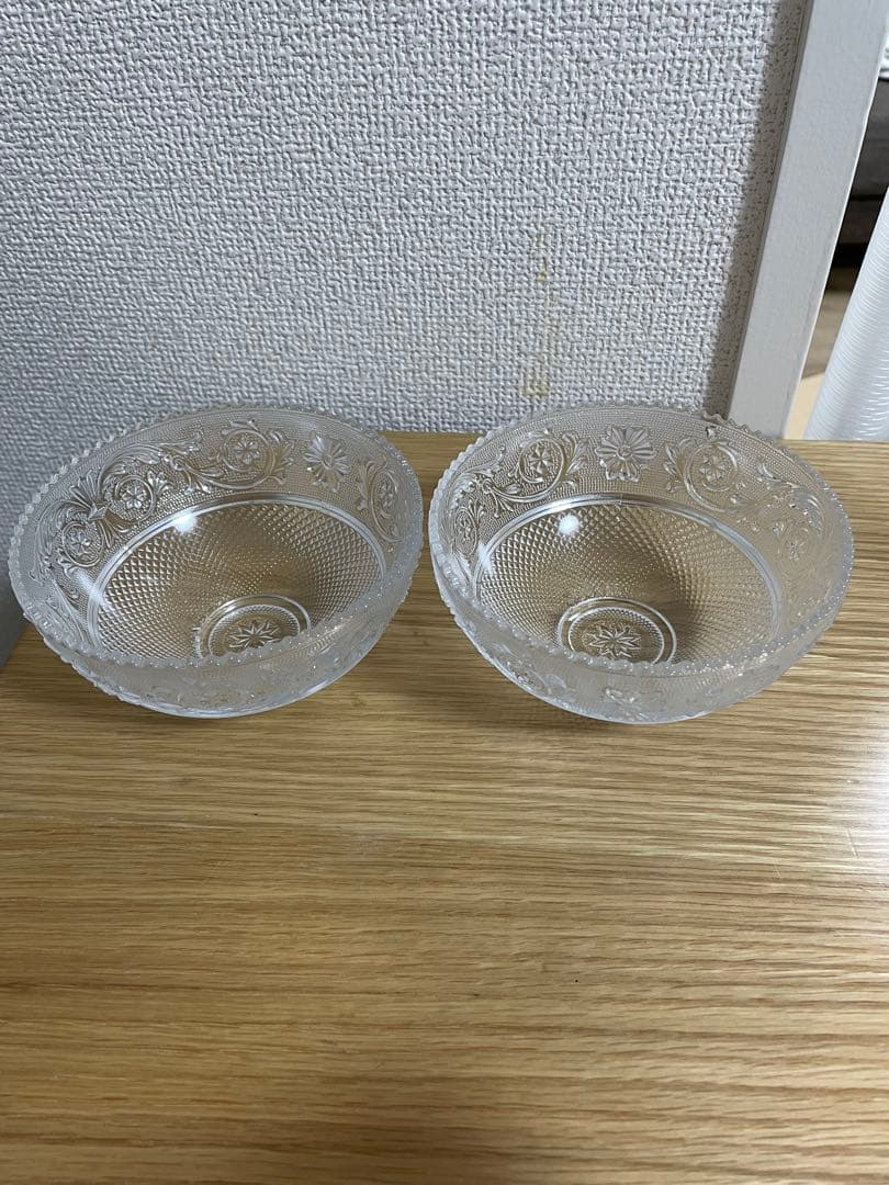 ガラス製花柄ボウル2個セットBACCARAT