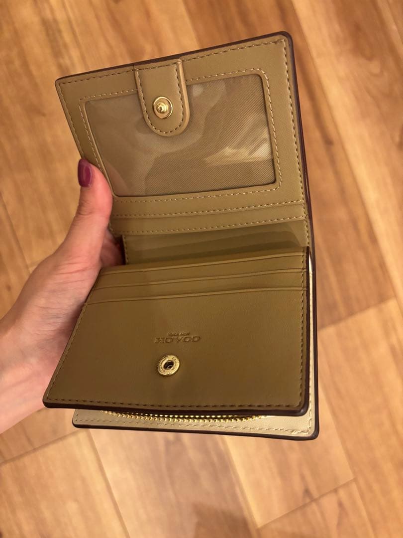 新品未使用　COACH 二つ折り財布 ベージュ