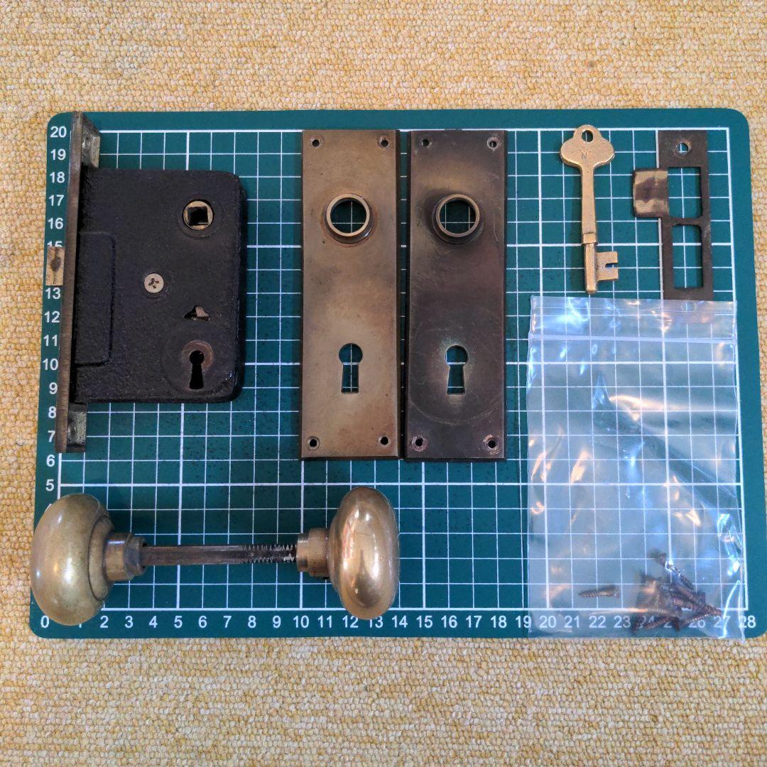 真鍮昭和レトロドアノブ 良品　 鍵付き ③