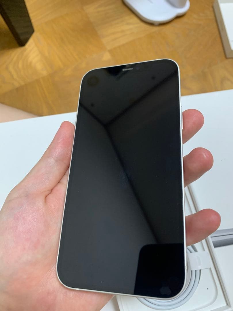 Apple iPhone 12 ホワイト 6.1インチ