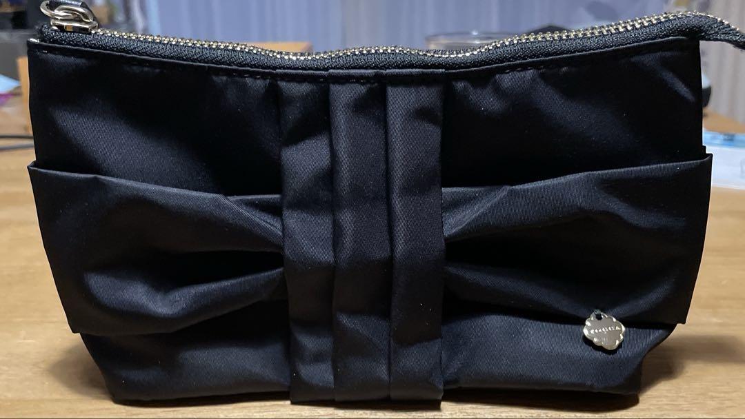 【未使用品】TOCCA リボンデザイン ポーチ 黒　クラッチバッグ　ブラック