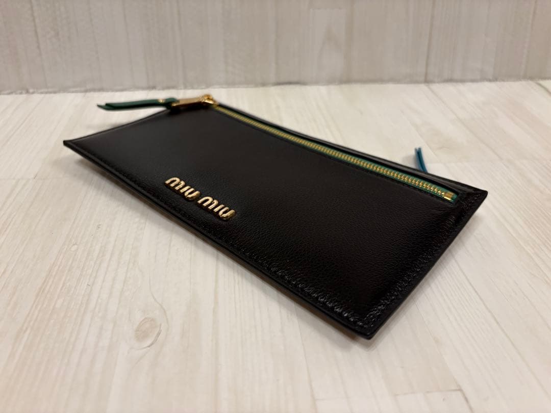 美品 MIU MIU ミュウミュウ レザー フラグメントケース ポーチ 財布