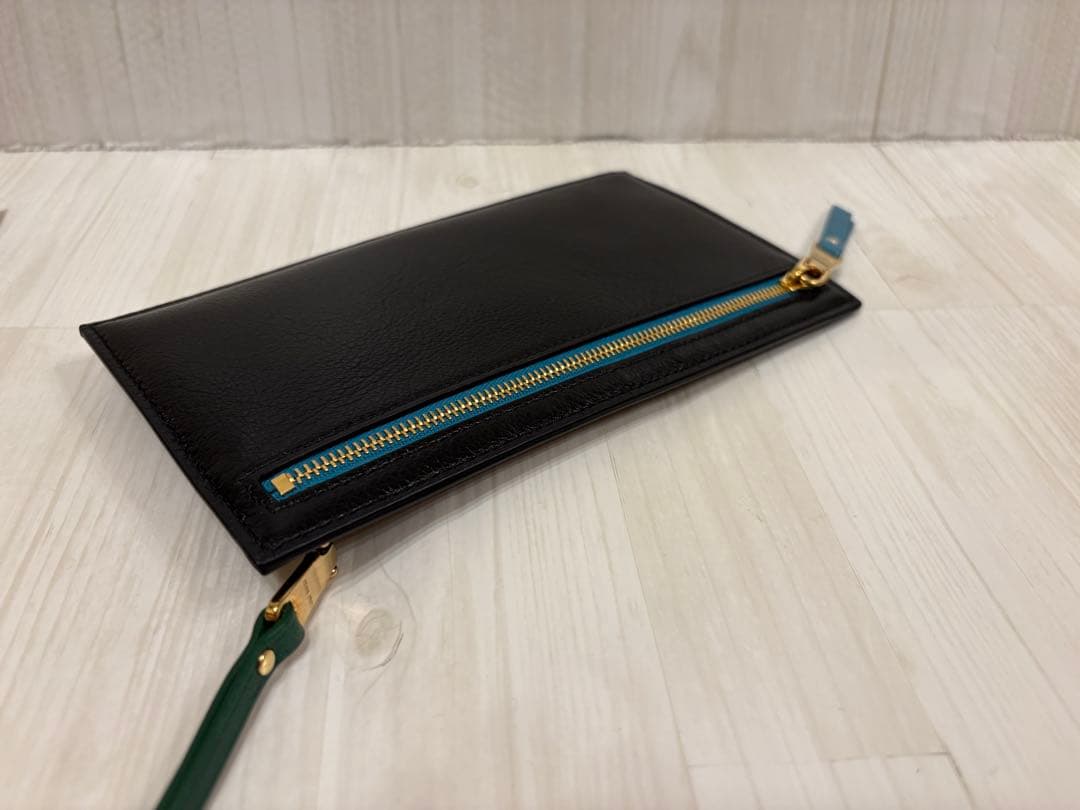 美品 MIU MIU ミュウミュウ レザー フラグメントケース ポーチ 財布