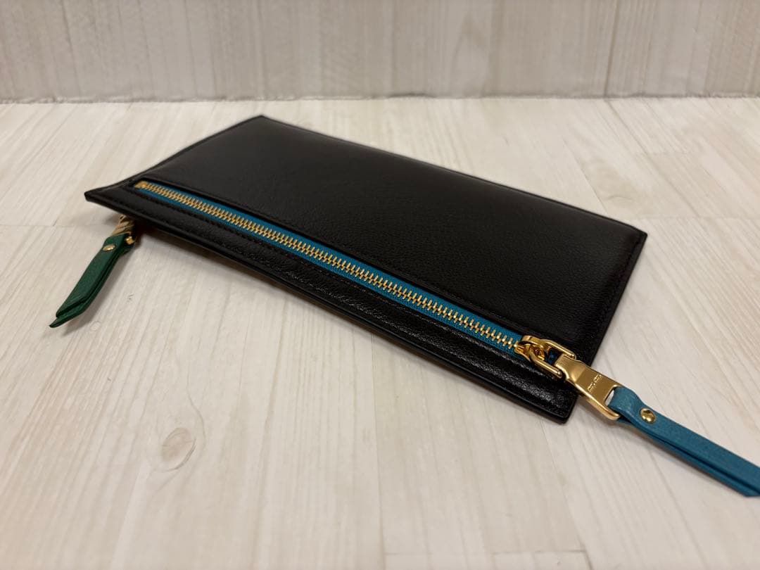 美品 MIU MIU ミュウミュウ レザー フラグメントケース ポーチ 財布